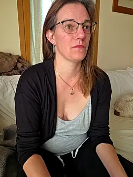 SpiceLea online show from November 20, 2025, 2:18 pm