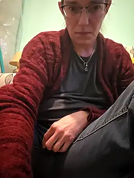 SpiceLea online show from November 19, 2025, 4:18 pm