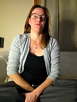 SpiceLea online show from October 13, 2025, 7:37 pm