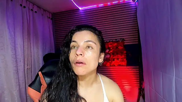 Snapshot of rosse_2504 chatting on September 16, 2025, 5:03 pm rosse 2504 online show from September 16, 2025, 5:03 pm