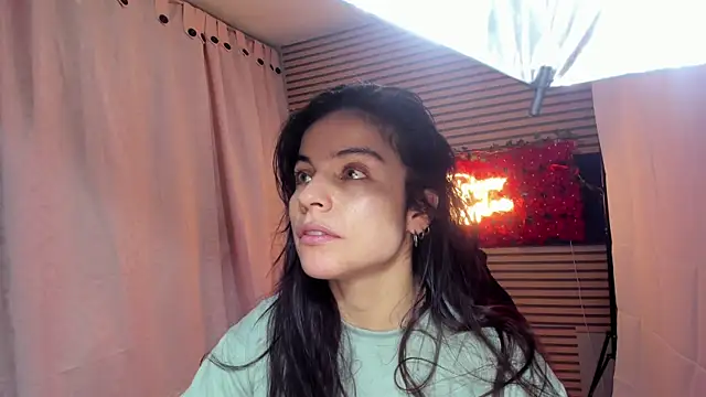 Snapshot of rosse_2504 chatting on November 18, 2025, 5:38 pm rosse 2504 online show from November 18, 2025, 5:38 pm