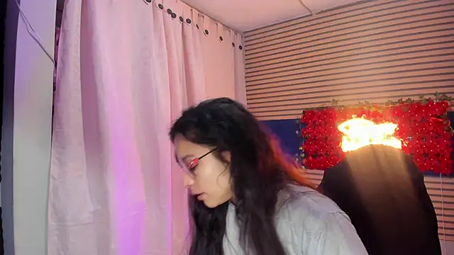 Snapshot of rosse_2504 chatting on November 14, 2025, 5:38 pm rosse 2504 online show from November 14, 2025, 5:38 pm