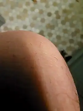 Snapshot of LongDongDaddy302 chatting on December 3, 2024, 6:21 am LongDongDaddy302 online show from December 3, 2024, 6:21 am