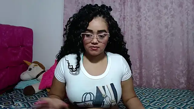 kiara milf  online show from November 11, 2025, 12:38 am