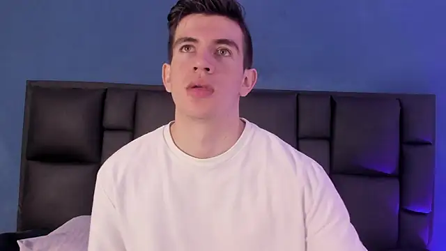 MikaelSlow online show from November 5, 2025, 5:10 am