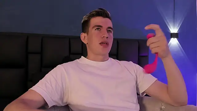 Snapshot of MikaelSlow chatting on February 5, 2026, 3:46 am MikaelSlow online show from February 5, 2026, 3:46 am