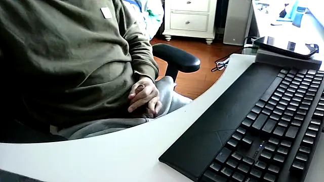 Snapshot of big-pig chatting on March 28, 2026, 5:52 am big-pig online show from March 28, 2026, 5:52 am