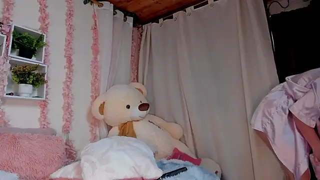 Idara and Edahi01 online show from October 11, 2025, 5:36 pm