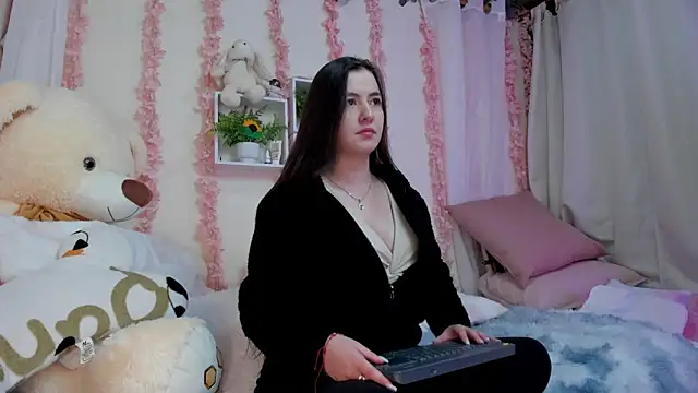 Idara and Edahi01 online show from October 20, 2025, 4:58 am