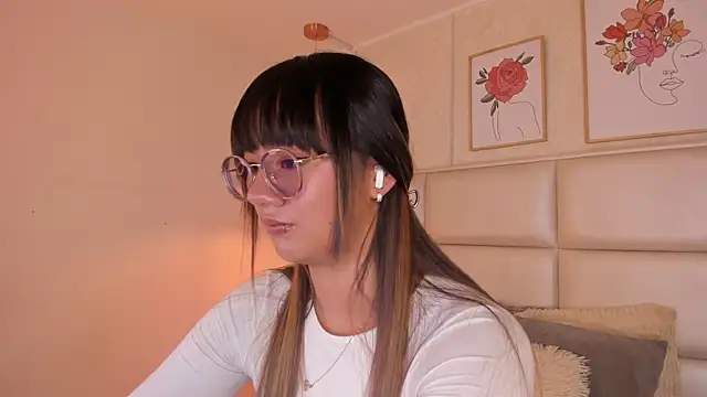 Aily Yozuko online show from March 25, 2026, 2:33 am