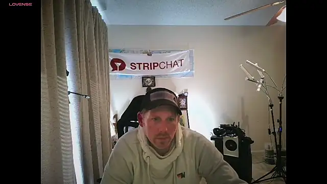 Snapshot of Rock_Pierce chatting on February 14, 2026, 6:41 pm Rock Pierce online show from February 14, 2026, 6:41 pm