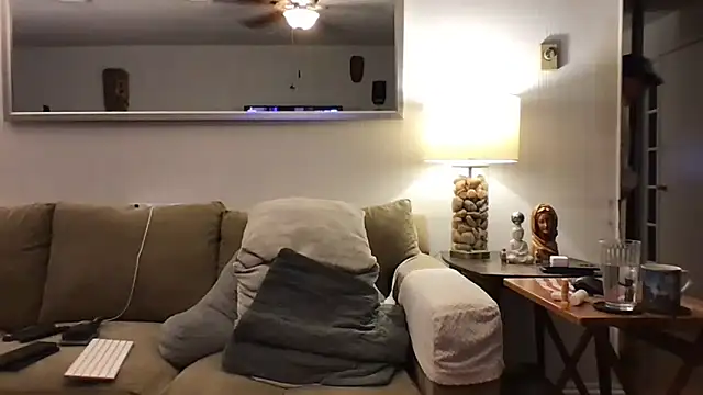 Snapshot of Rock_Pierce chatting on February 14, 2026, 6:35 am Rock Pierce online show from February 14, 2026, 6:35 am