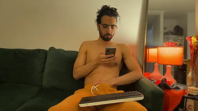 Redfloweer1 online show from October 7, 2025, 1:06 am