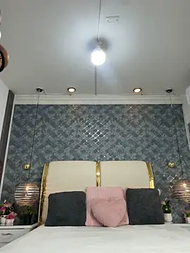 NaiomyLanes online show from March 30, 2026, 11:44 am