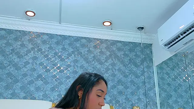 NaiomyLanes online show from March 31, 2026, 1:35 pm