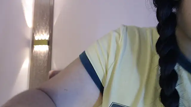 Snapshot of AgathaLynx chatting on March 4, 2025, 11:40 am AgathaLynx online show from March 4, 2025, 11:40 am