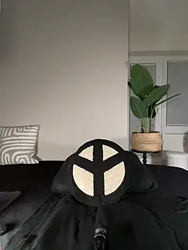 Lena Blom online show from March 8, 2026, 7:39 pm