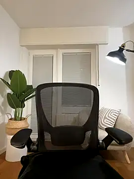 Lena Blom online show from October 5, 2025, 7:48 pm