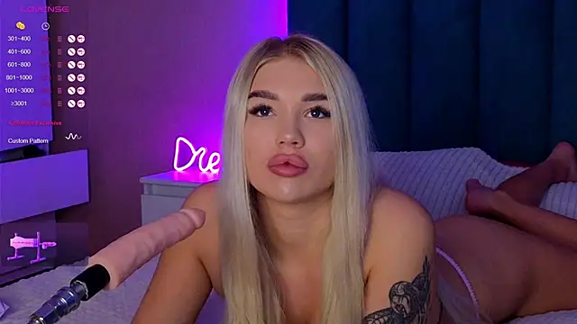 Snapshot of DreamPussyy chatting on March 17, 2025, 4:40 am DreamPussyy online show from March 17, 2025, 4:40 am