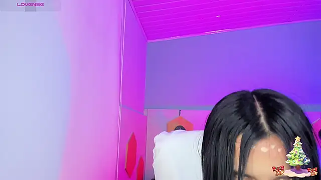 Hanna  Becker  online show from December 22, 2024, 8:49 am