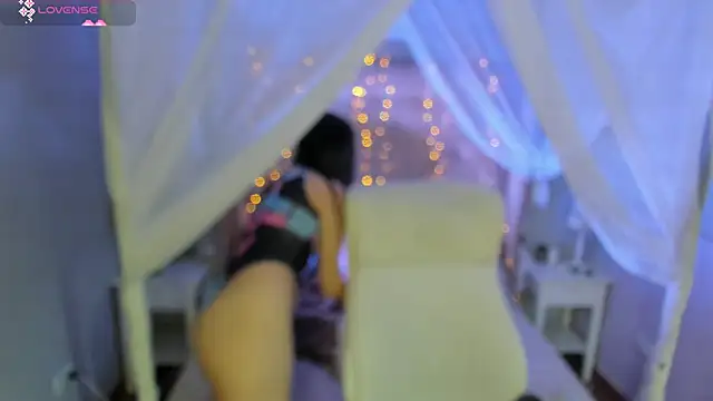 Hanna  Becker  online show from March 3, 2025, 3:38 am