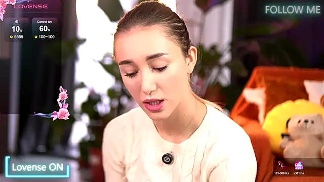 EmilyRaymont online show from November 23, 2025, 8:02 am