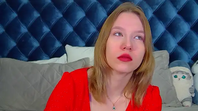 LiliLinn online show from March 12, 2026, 4:29 am