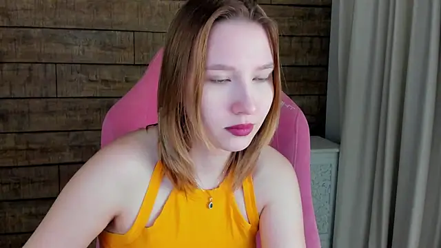 LiliLinn online show from March 10, 2026, 4:38 am