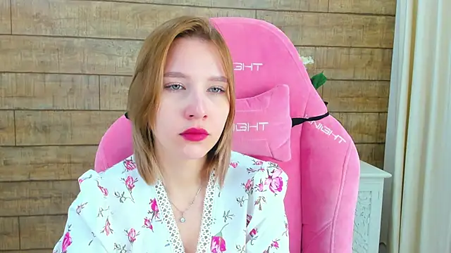 LiliLinn online show from September 9, 2025, 4:22 am