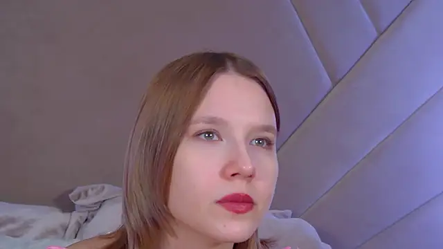 LiliLinn online show from December 1, 2025, 5:08 am