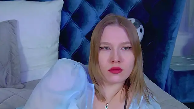 LiliLinn online show from February 20, 2026, 6:26 am