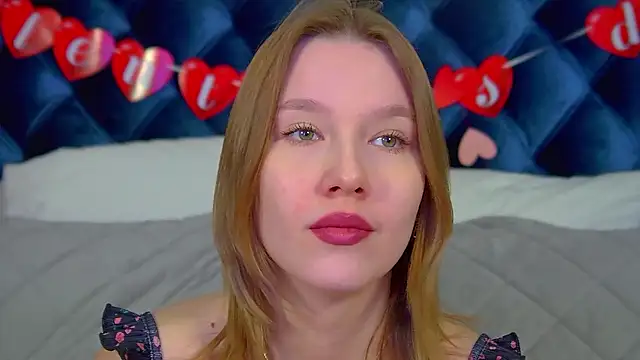 LiliLinn online show from February 12, 2026, 4:56 am