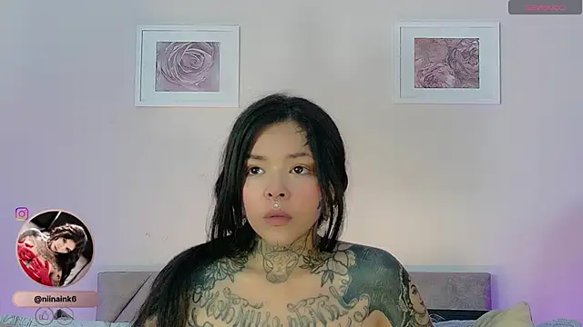 NinaInk online show from November 18, 2025, 12:19 pm