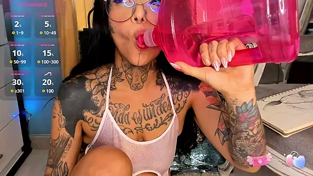 NinaInk online show from March 13, 2025, 3:17 pm