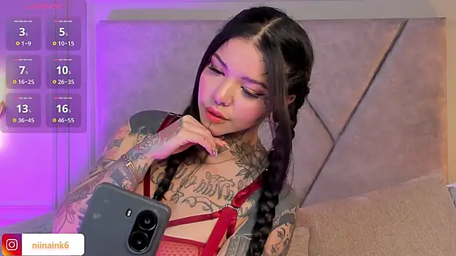 NinaInk online show from September 28, 2025, 2:46 pm