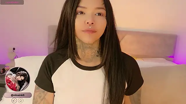 NinaInk online show from November 20, 2025, 12:06 pm