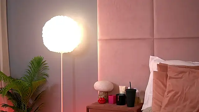 AlmaLuv online show from April 16, 2026, 3:29 am