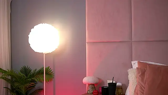 Snapshot of AlmaLuv chatting on February 13, 2026, 5:07 am AlmaLuv online show from February 13, 2026, 5:07 am