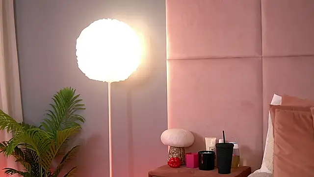 AlmaLuv online show from April 10, 2026, 3:57 am