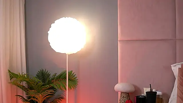 Snapshot of AlmaLuv chatting on March 2, 2026, 4:35 am AlmaLuv online show from March 2, 2026, 4:35 am