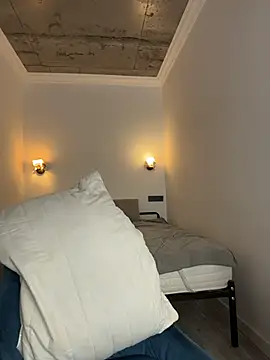 GlamourNova online show from January 9, 2026, 9:22 pm