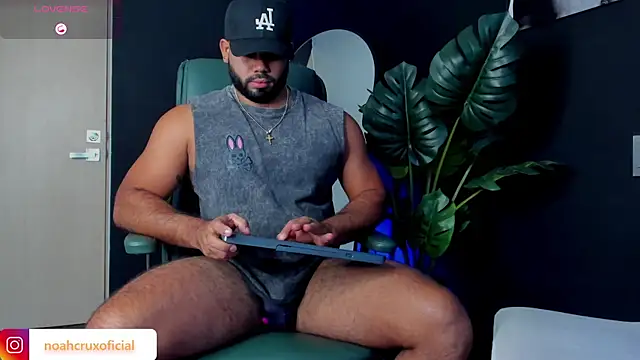 Snapshot of noah_crux chatting on July 13, 2026, 9:25 pm noah crux online show from July 13, 2026, 9:25 pm