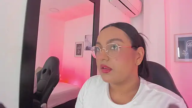 ellamontoya online show from December 15, 2025, 12:00 pm