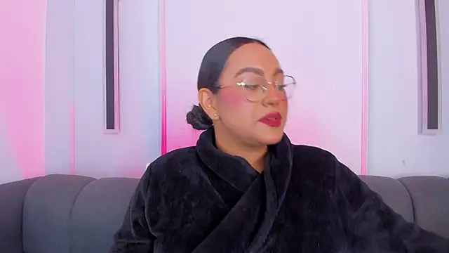 ellamontoya online show from November 24, 2025, 11:54 am