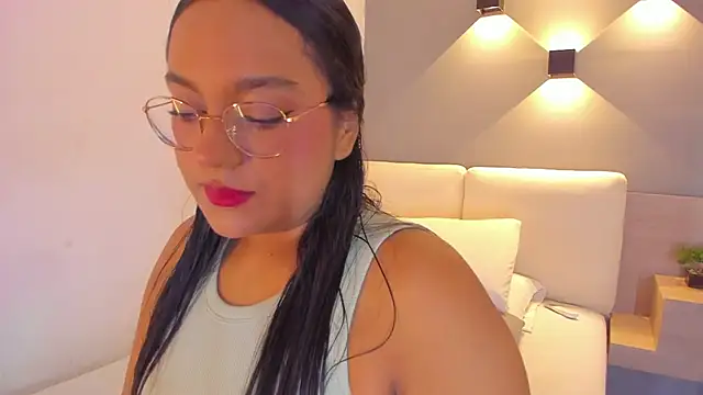 ellamontoya online show from October 13, 2025, 12:51 pm