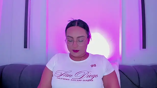 ellamontoya online show from November 22, 2025, 11:42 am