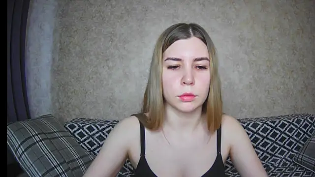 ElllaNuar online show from December 9, 2024, 5:18 am