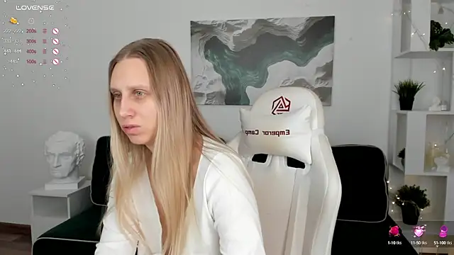 Snapshot of miissblonde chatting on March 3, 2025, 2:44 am miissblonde online show from March 3, 2025, 2:44 am