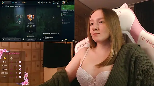 MoonlishSiren online show from October 9, 2025, 8:09 pm