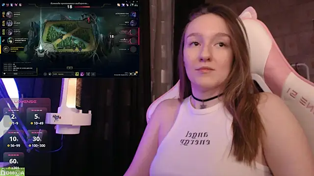 MoonlishSiren online show from February 26, 2025, 8:15 pm